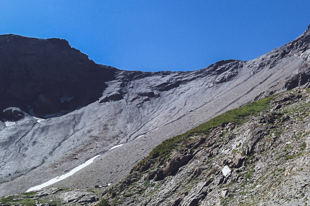Encore quelques mètres sous le col, Parc National des Ecrins