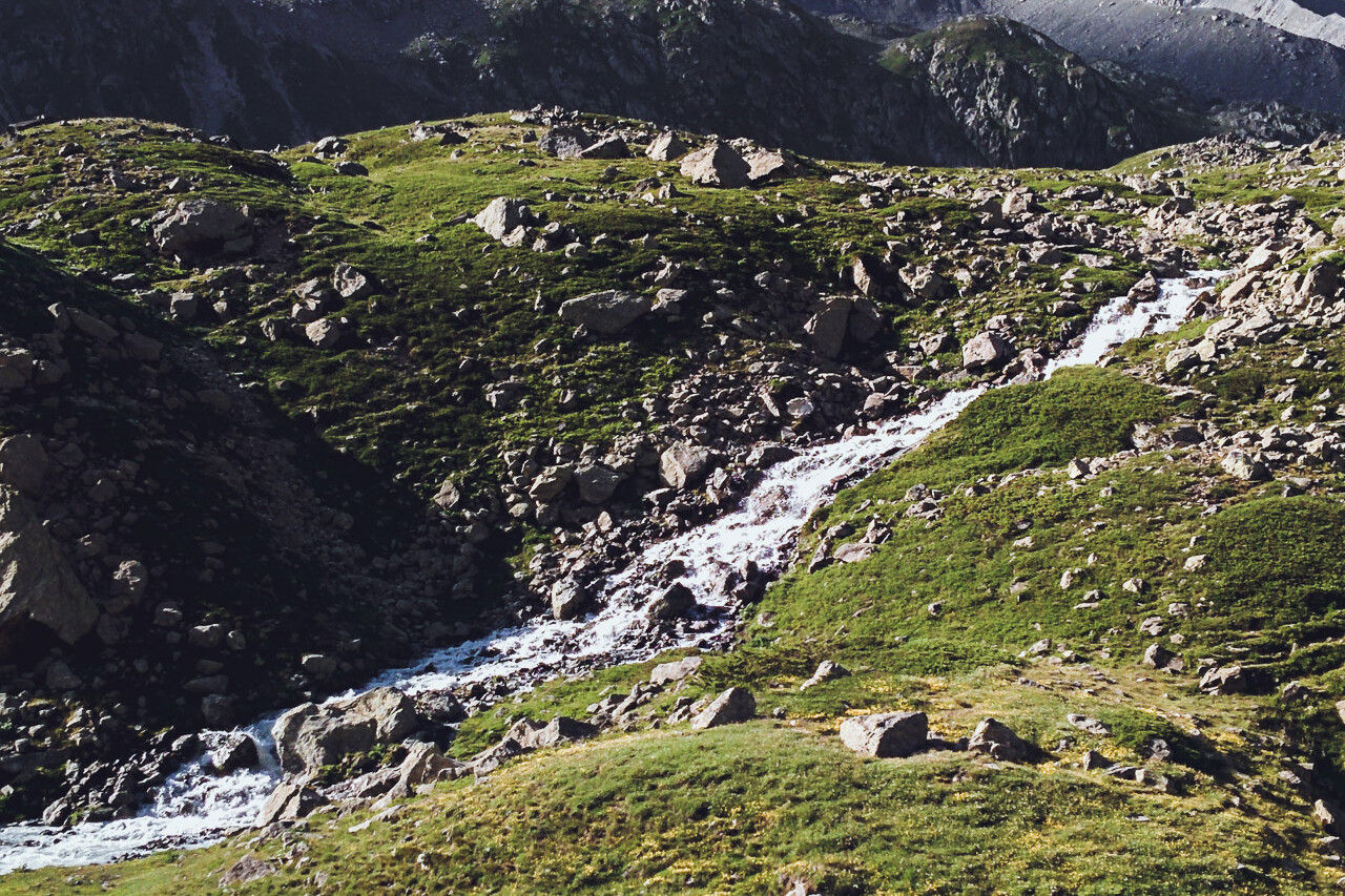 Descente sous le col d'Arsine, Parc National des Ecrins