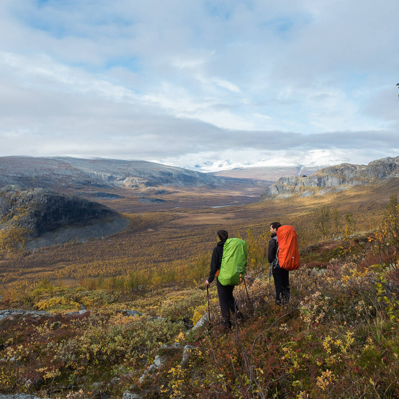 Vue sur Rapadalen dans la montée vers le Skierffe - Sarek