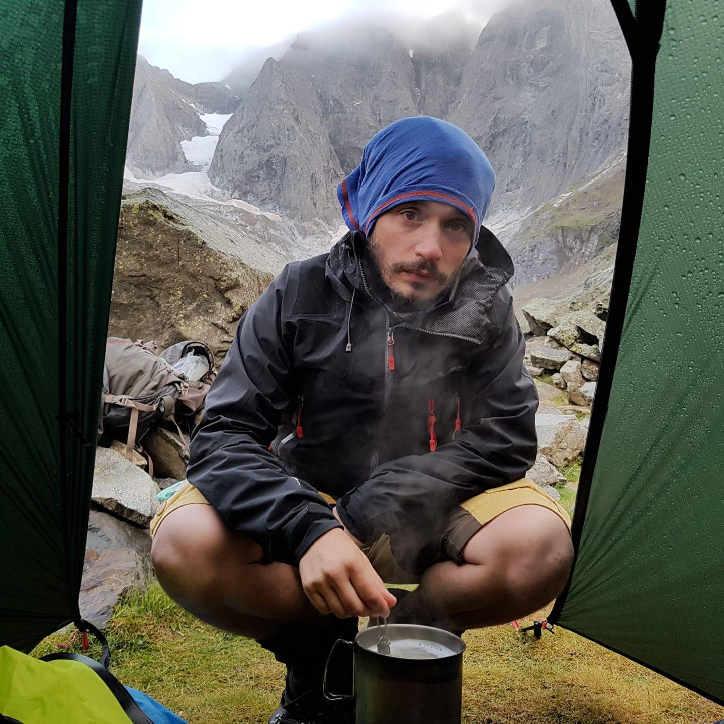 Gros fun : la popote sous la pluie - Pyrénées