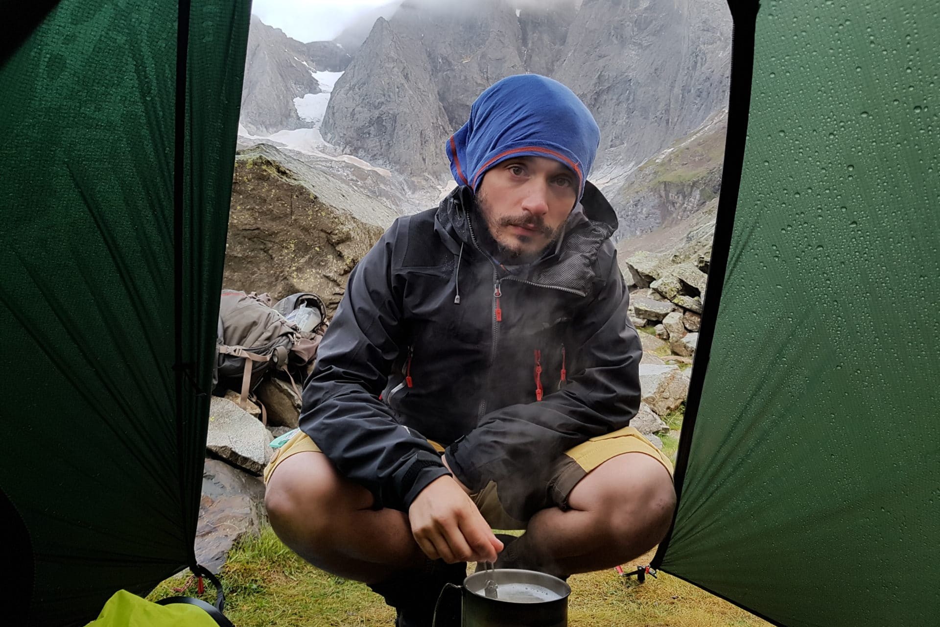 Gros fun : la popote sous la pluie - Pyrénées