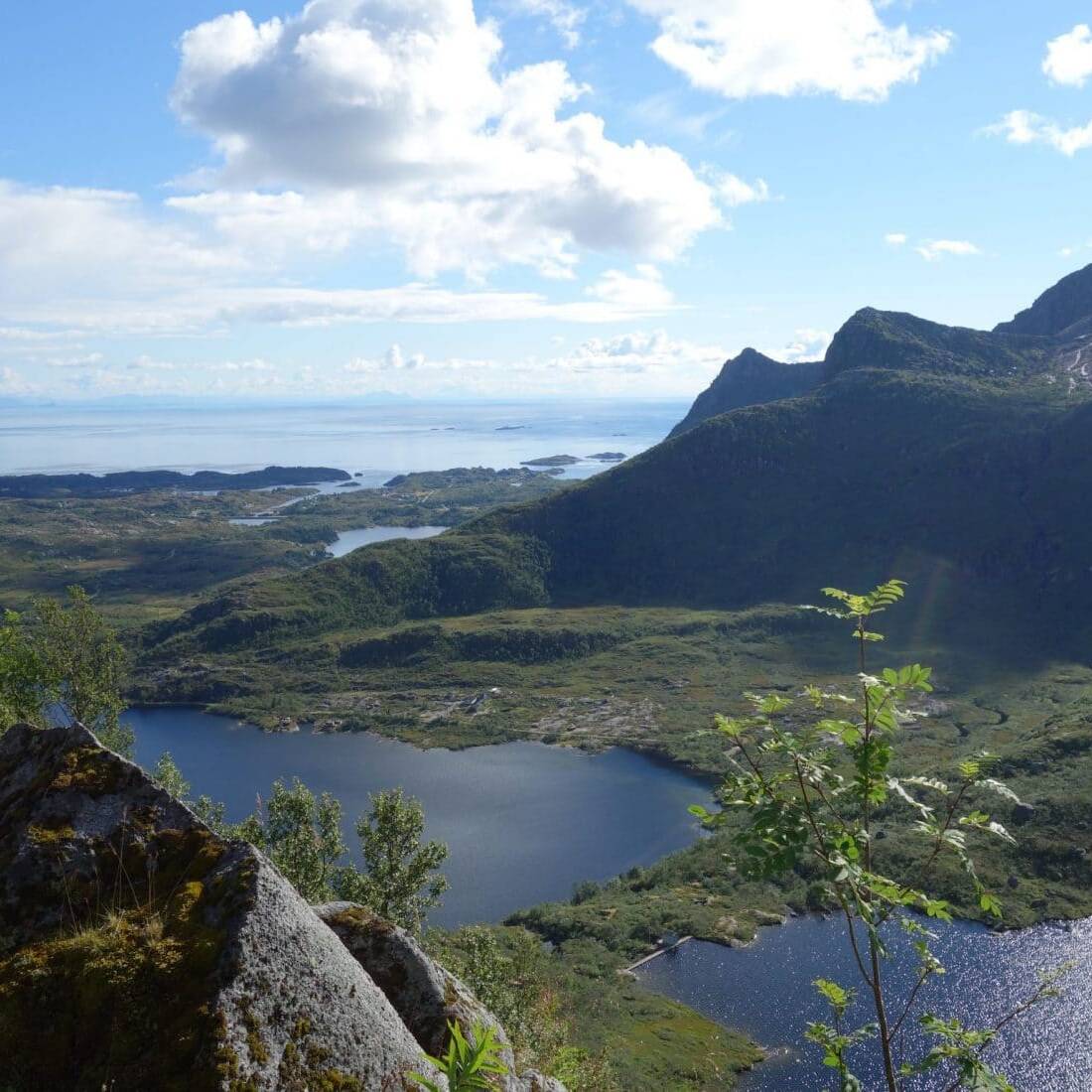 Monte au dessus de Svolvaer, Iles Lofoten, Norvège