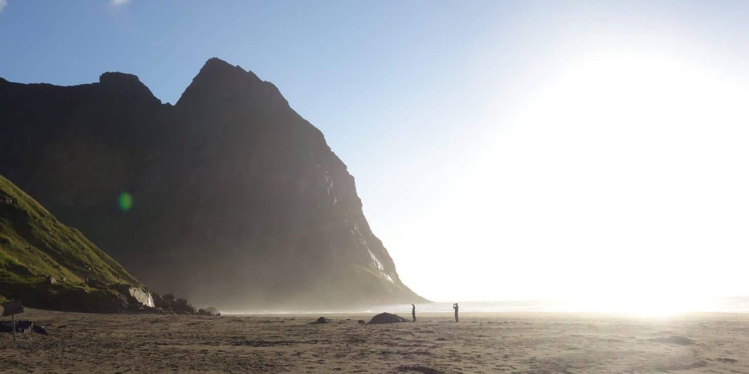 La plage de Kvalvika au couchant, Iles Lofoten, Norvège