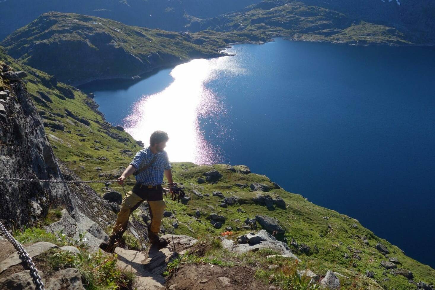 Le passage technique de la randonnée, Iles Lofoten, Norvège