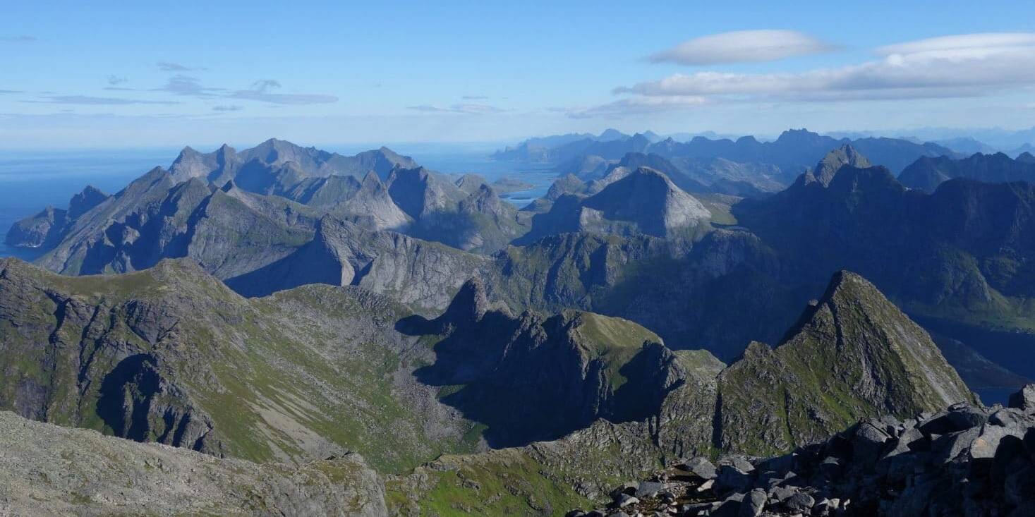 L'archipel s'étend à l'est, Iles Lofoten, Norvège