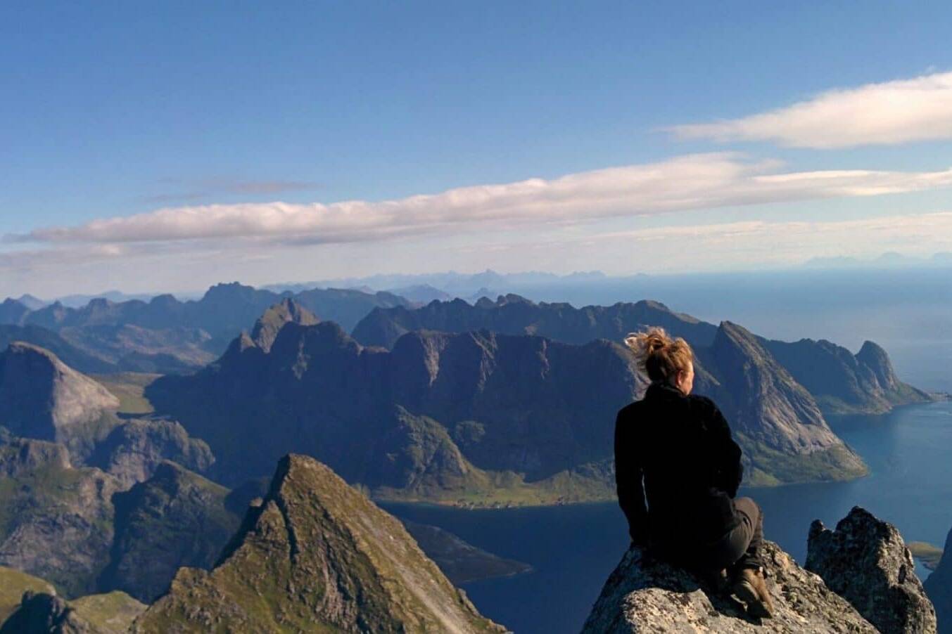 Le temps d'une pause contemplative, Hermanndalstinden, Iles Lofoten, Norvège